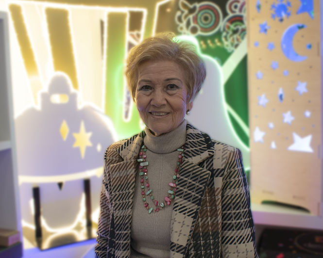 La montefrieña María Antonia Pérez, que regalará las luces de Navidad a su pueblo, en su fábrica de Puente Genil