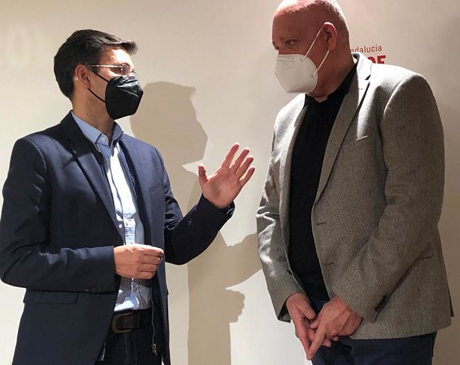 Paco Cuenca y Gerardo Sánchez tras la rueda de prensa (PSOE)