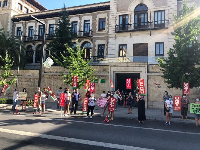 Concentración de las monitoras de Aula Matinal (UGT)