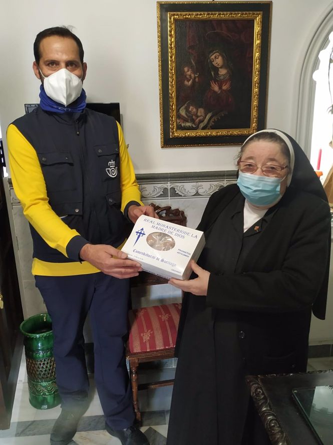 Correos facilita a las Comendadoras de Santiago el envío de sus dulces (CORREOS) 