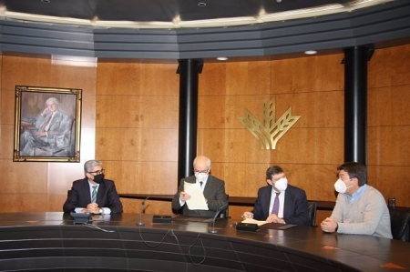 Firma de un convenio entre Caja Rural y la CECE (CAJA RURAL) 