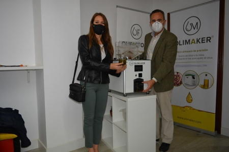 La Delegada de Empleo, Virginia Fernández ha visitado la Almazara (JUNTA) La Delegada de Empleo, Virginia Fernández ha visitado la Almazara (JUNTA)