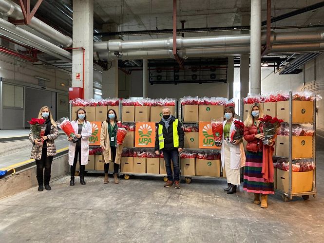 Entrega de pascueros a personal de hospitales (UPA) 