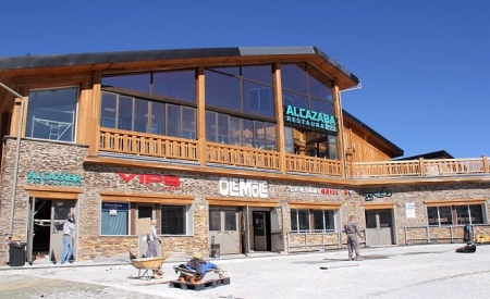 Zona gastrónomica en Borreguiles (SANTI SEVILLA/CETURSA) Zona gastrónomica en Borreguiles (SANTI SEVILLA/CETURSA)