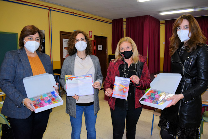 Momento de la entrega de este material al colegio Tinar de Albolote (AYTO. ALBOLOTE) 