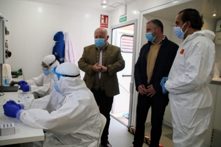 El Consejero de Salud en una unidad móvil para pruebas Covid-19 (JUNTA DE ANDALUCÍA) 