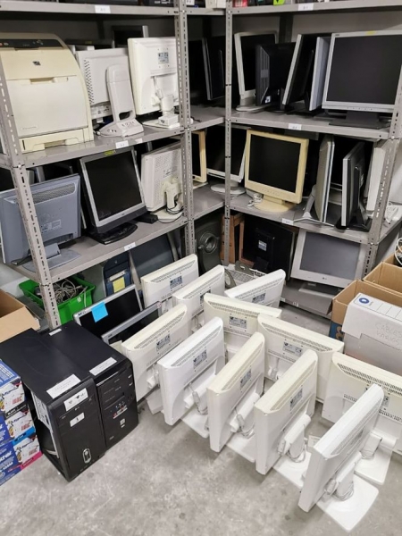 Imagen de material informático (UGR)