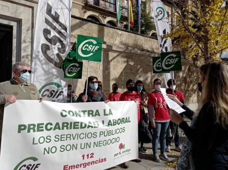 Imagen de la concentración en la sede de la Junta (CSIF)