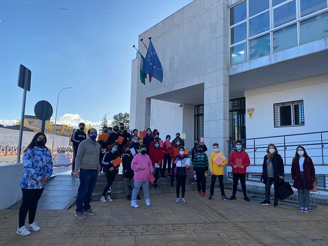 Jovenes de Churriana que participan en esta campaña (AYTO. CHURRIANA)
