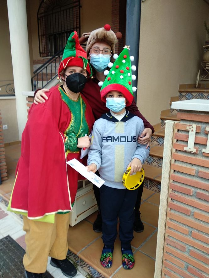 Visita a uno de los niños de Huétor Tájar (AYTO. HUÉTOR TÁJAR)