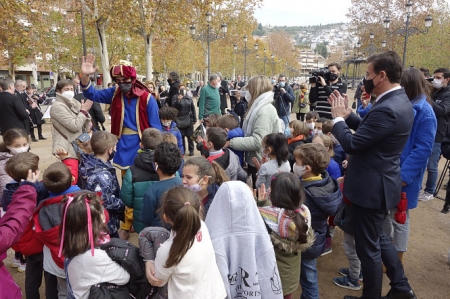 Luis Salvador ha visitado al Cartero Real (JAVIER ALGARRA / AYUNTAMIENTO)