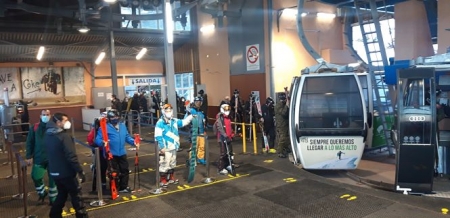 Primeros esquiadores en la nueva temprada (WEB SIERRA NEVADA)