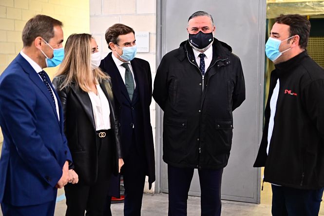 Foto de familia tras la licitación de los contratos (JUNTA)