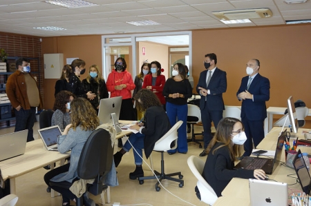 Luis Salvador ha visitado el Centro de Artesanos El Gallo (AYTO. GRANADA) 