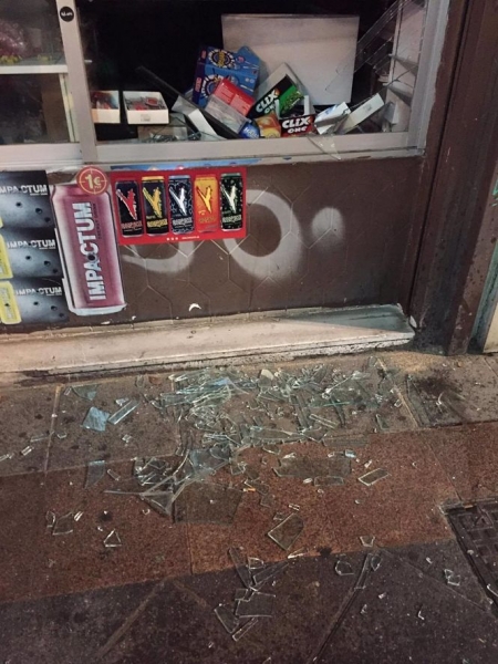 Escaparate roto en Granada por un joven detenido posteriormente (AYUNTAMIENTO DE GRANADA) 