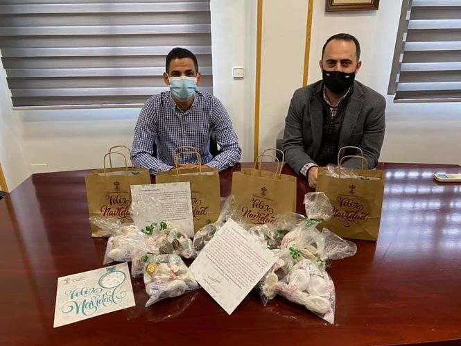 Detalle entregado a los mayores (AYTO. PULIANAS)