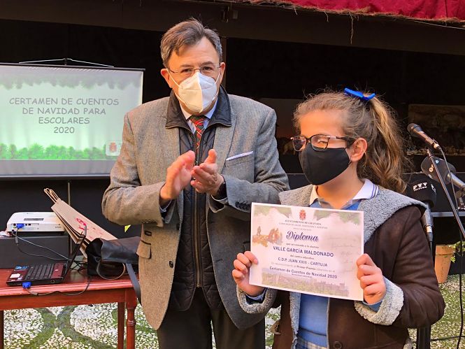 El Concejal de Juventud, Carlos Ruiz-Cosano en la entrega de premios (AYTI. GRANADA)