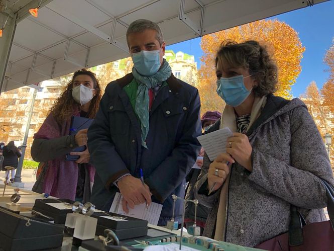 Visita al mercado de artesanía (AYTO. GRANADA)