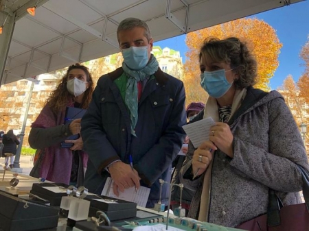 Visita al mercado de artesanía (AYTO. GRANADA)