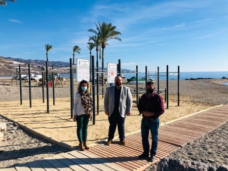 El Diputadod e Deportes durante la visita a Castell de Ferro (AYTO. CASTELL DE FERRO)