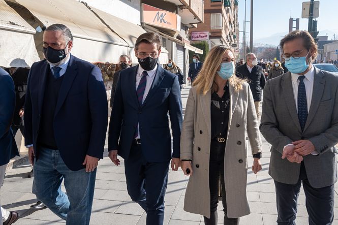 Visita de Marifran Carazo a la calle Palencia (JUNTA)