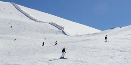 Esquiadores en Sierra Nevada (CETURSA)