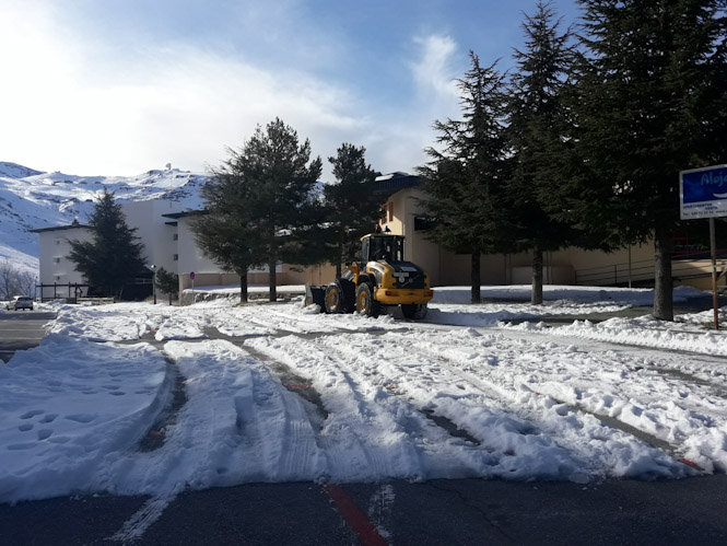 Máquina quitanieves en Pradollano (AYTO. MONACHIL) 
