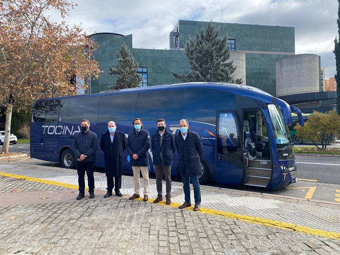 Presentación de la línea de autobús que une Granada y Sierra Nevada (JUNTA) 