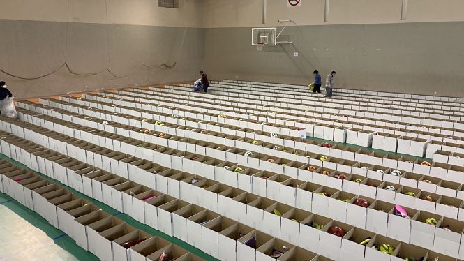 Preparativos de las cajas con regalos (AYTO. HUÉTOR VEGA) 