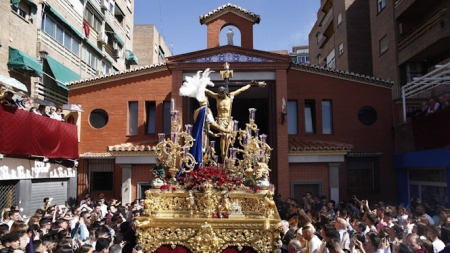 Semana Santa Granada 2019. Procesión del Santísimo Cristo de la Lanzada y María Santísima de la Caridad (ÁLEX CÁMARA - EUROPA PRESS) 