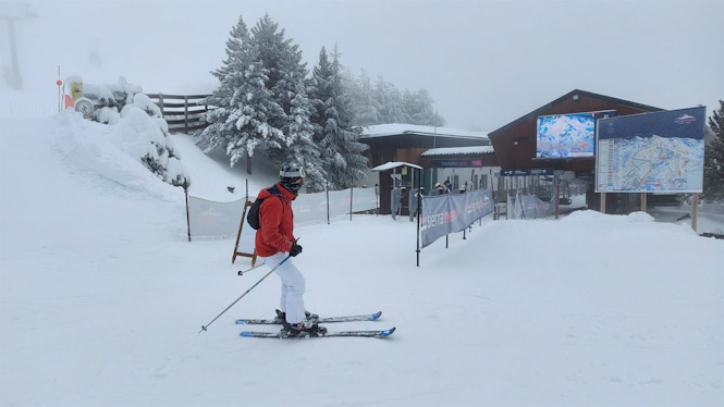 Esquiador en Sierra Nevada (CETURSA)