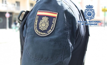 Imagen de un uniforme policial (POLICÍA NACIONAL) 