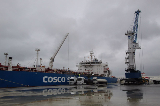 Actividad de descarga de melaza en el Puerto de Motril (AUTORIDAD PORTUARIA) 