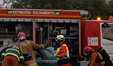 Imagen de bomberos en tareas de rescate (JUNTA DE ANDALUCÍA) 