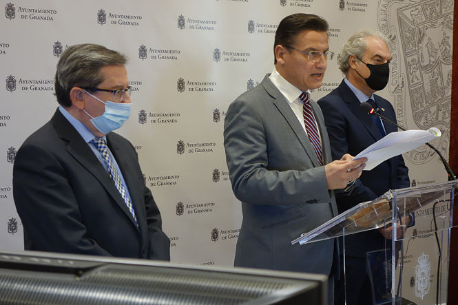 El Alcalde de Granada, Luis Salvador (JAVIER ALGARRA / AYUNTAMIENTO) 