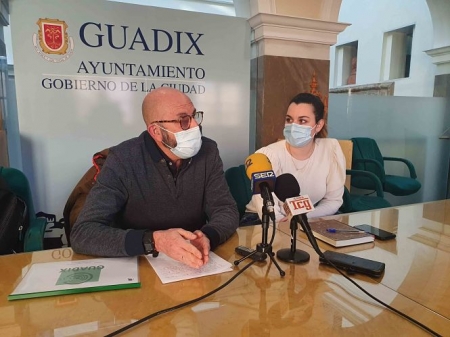 Presentación del nuevo canl del comercio de Guadix (AYTO. GUADIX)