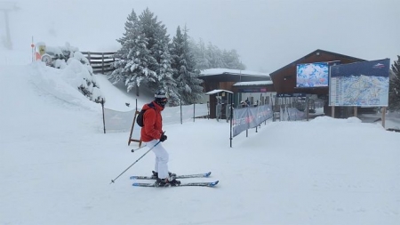 Esquiador en Sierra Nevada. (CETURSA)
