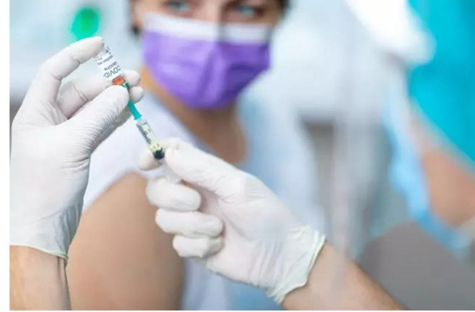 Vacunación COVID-19 (ZORANM/ISTOCK) 