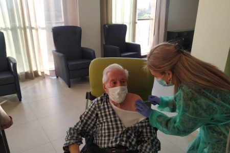 Segunda fase de la vacunación contra el coronavirus en la residencia Fray Leopoldo (JUNTA) 