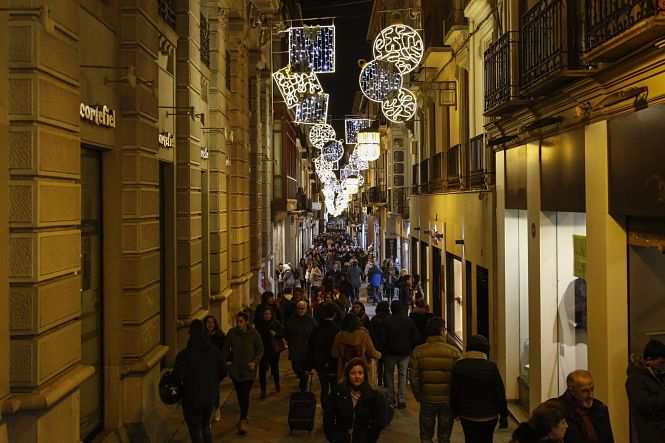 Luces de Navidad en Granada (ÁLEX ZEA - EUROPA PRESS) 