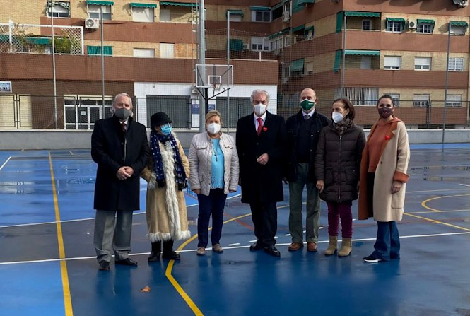 Foto de familia tras la firma del convenio (AYTO. GRANADA) 