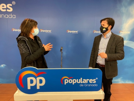 Mónica Castillo y Antonio Narváez durante la rueda de prensa (PP) 