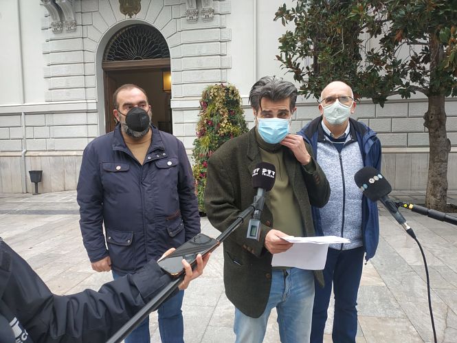 Antonio Cambril ha atendido a los medios en la Plaza del Carmen (PODEMOS-IU)