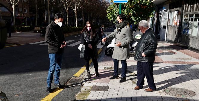 Imagen de la visita a la Avenida Don Bosco (PSOE) 