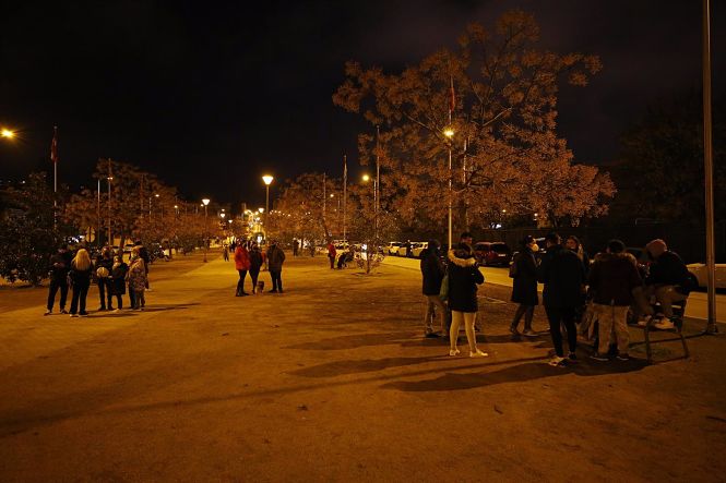 Vecinos de Granada, salen a la calle tras tres terremotos consecutivos de magnitud oscilante entre 3,9 y 4,3 (ÁLEX CÁMARA / EUROPA PRESS) 