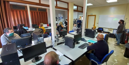 Participantes en el curso de Competencias digitales (AYYO. GÓJAR) Participantes en el curso de Competencias digitales (AYYO. GÓJAR)