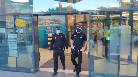 Policía Local de Almuñécar en tareas de vigilancia (AYTO. ALMUÑECAR) Policía Local de Almuñécar en tareas de vigilancia (AYTO. ALMUÑECAR)