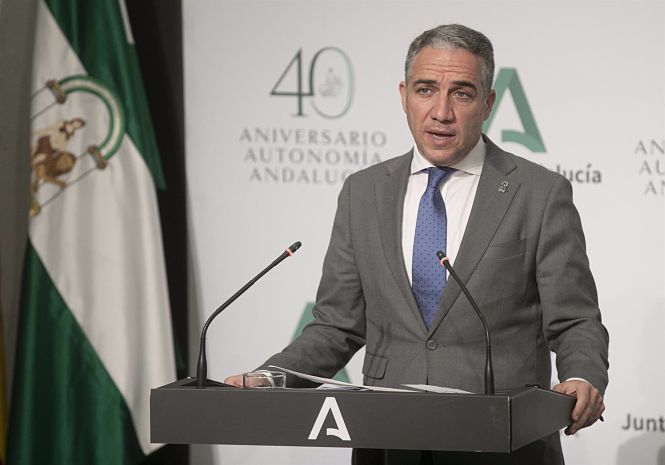 El consejero de la Presidencia y portavoz del Gobierno andaluz, Elías Bendodo, durante la rueda de prensa (MARÍA JOSÉ LÓPEZ / EUROPA PRESS) 