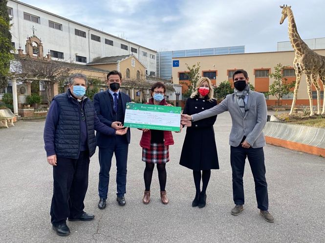 Entrega del cheque simbólico a `La Ciudad de los Niños` (AYTO. GRANADA)