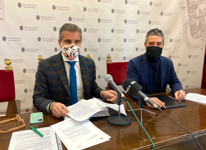 César Díaz y Manuel Olivares tras la junta de gobierno (AYTO. GRANADA)